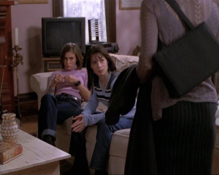 Charmed-Online-dot-net_115IsThereAWoogyInTheHouse0805.jpg