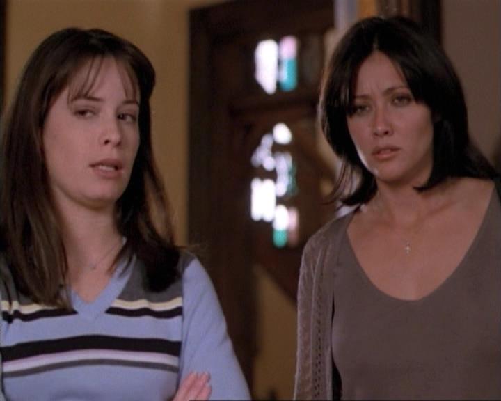 Charmed-Online-dot-net_115IsThereAWoogyInTheHouse0822.jpg
