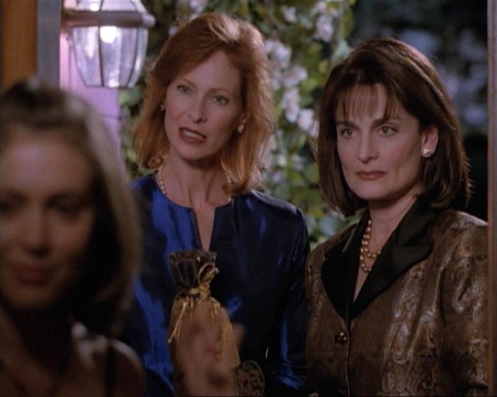 Charmed-Online-dot-net_115IsThereAWoogyInTheHouse0987.jpg Charmed-Online-dot-net_115IsThereAWoogyInTheHouse0987.jpg