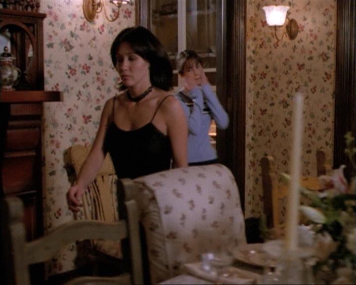Charmed-Online-dot-net_115IsThereAWoogyInTheHouse1224.jpg Charmed-Online-dot-net_115IsThereAWoogyInTheHouse1224.jpg