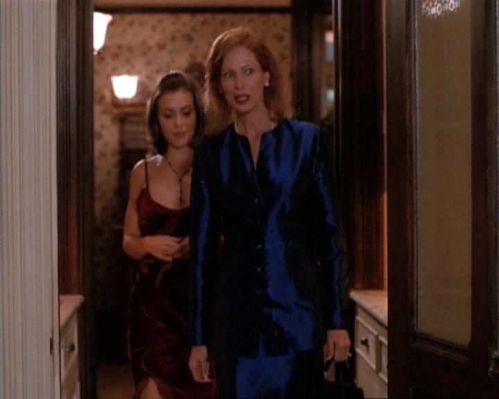 Charmed-Online-dot-net_115IsThereAWoogyInTheHouse1230.jpg