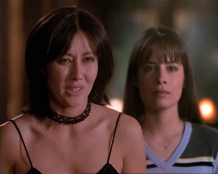 Charmed-Online-dot-net_115IsThereAWoogyInTheHouse1250.jpg