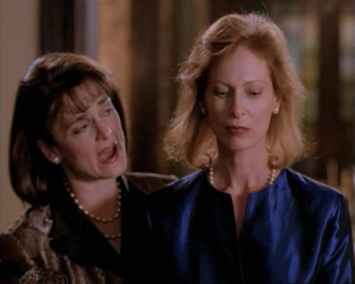 Charmed-Online-dot-net_115IsThereAWoogyInTheHouse1290.jpg