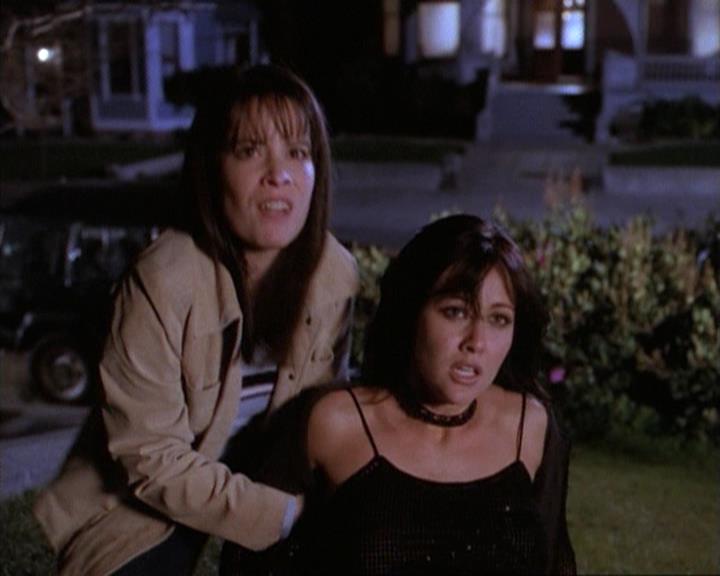 Charmed-Online-dot-net_115IsThereAWoogyInTheHouse1339.jpg Charmed-Online-dot-net_115IsThereAWoogyInTheHouse1339.jpg