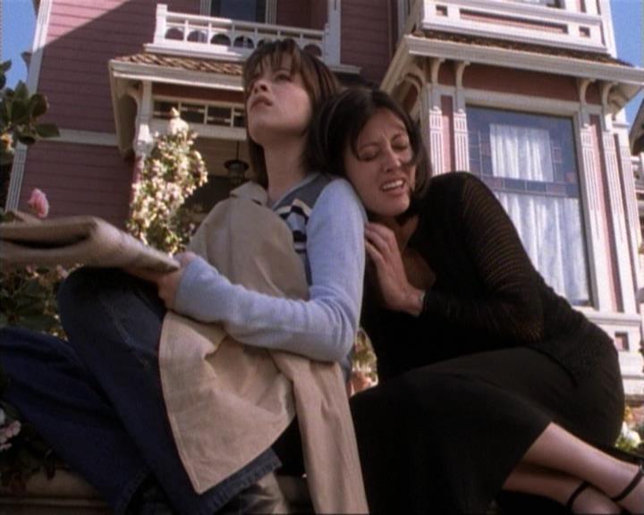 Charmed-Online-dot-net_115IsThereAWoogyInTheHouse1369.jpg Charmed-Online-dot-net_115IsThereAWoogyInTheHouse1369.jpg