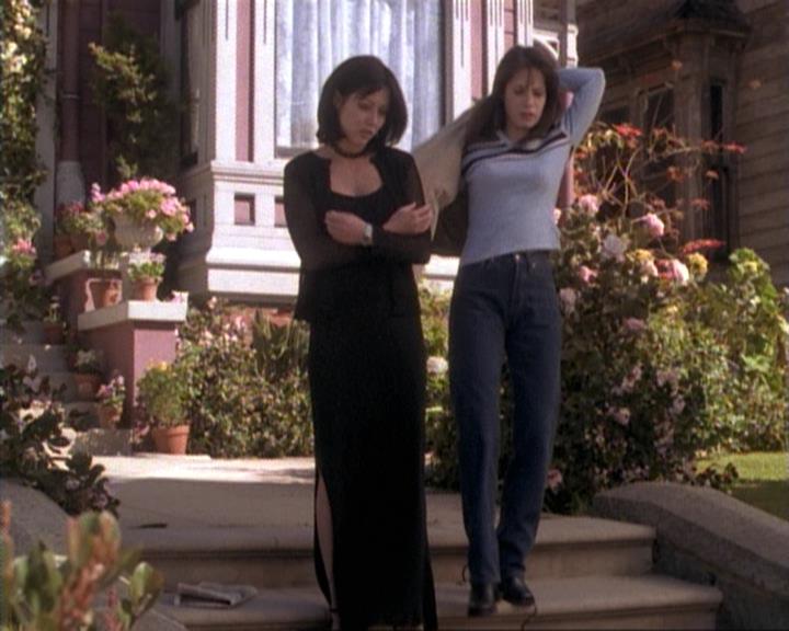 Charmed-Online-dot-net_115IsThereAWoogyInTheHouse1398.jpg Charmed-Online-dot-net_115IsThereAWoogyInTheHouse1398.jpg