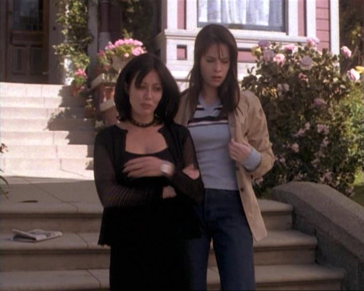 Charmed-Online-dot-net_115IsThereAWoogyInTheHouse1403.jpg