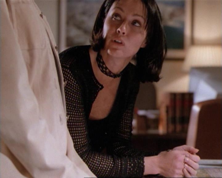 Charmed-Online-dot-net_115IsThereAWoogyInTheHouse1612.jpg Charmed-Online-dot-net_115IsThereAWoogyInTheHouse1612.jpg