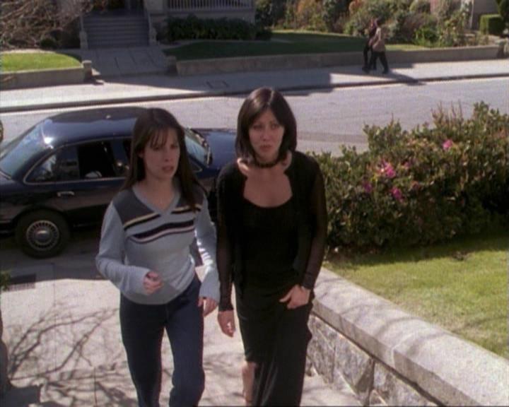 Charmed-Online-dot-net_115IsThereAWoogyInTheHouse1726.jpg