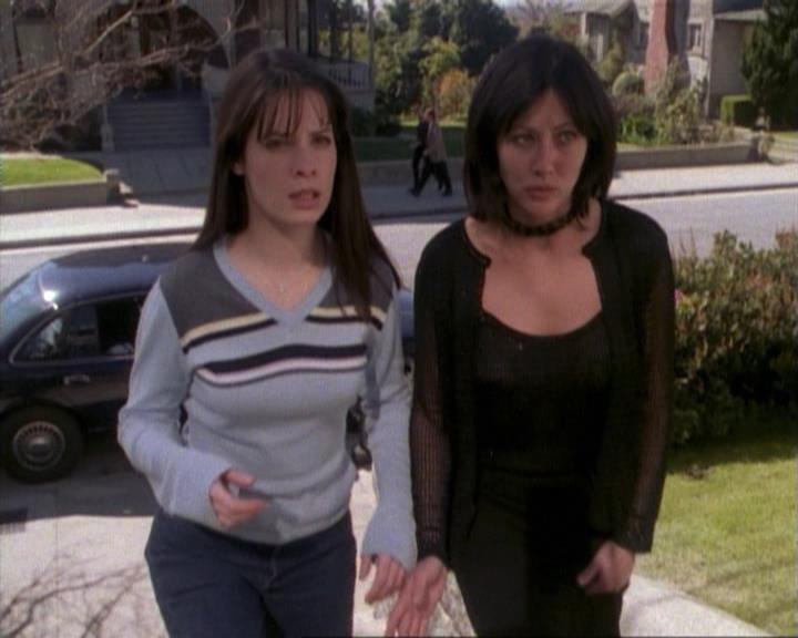 Charmed-Online-dot-net_115IsThereAWoogyInTheHouse1728.jpg