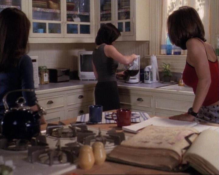 Charmed-Online-dot-net_116WichPrueIsItAnyway0362.jpg Charmed-Online-dot-net_116WichPrueIsItAnyway0362.jpg