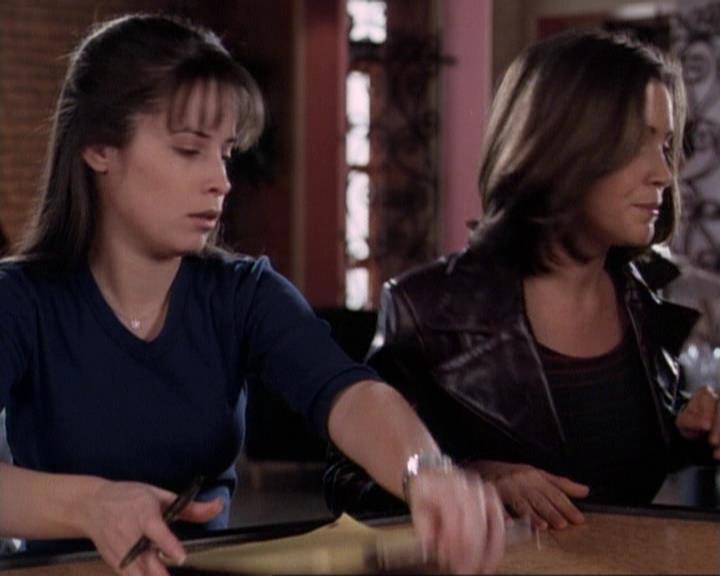 Charmed-Online-dot-net_116WichPrueIsItAnyway0571.jpg