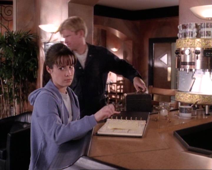 Charmed-Online-dot-net_118WhenBadWarlocksTurnGood1070.jpg Charmed-Online-dot-net_118WhenBadWarlocksTurnGood1070.jpg