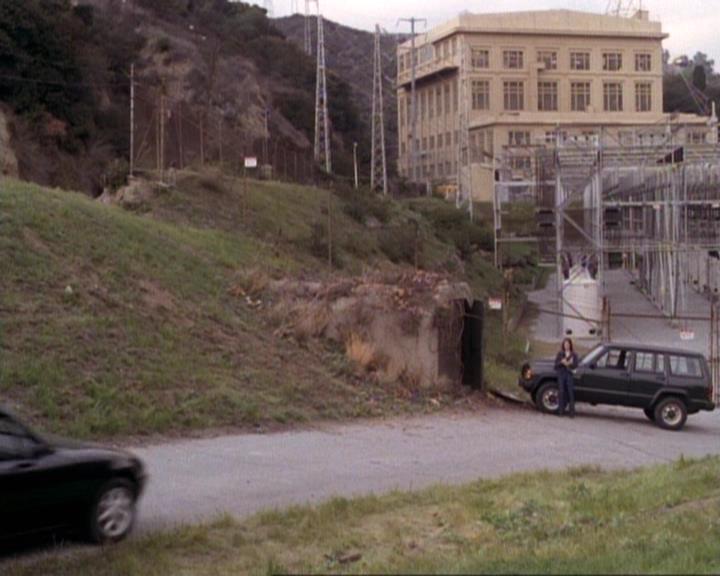 Charmed-Online-dot-net_119OutOfSight1919.jpg Charmed-Online-dot-net_119OutOfSight1919.jpg