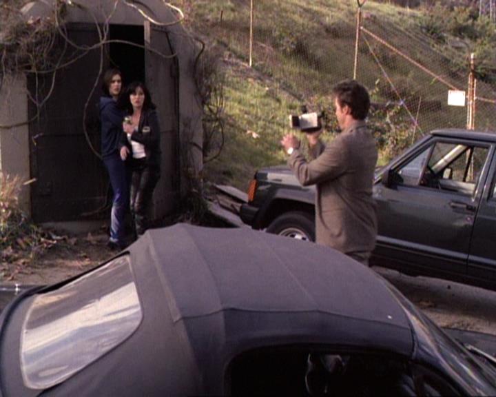 Charmed-Online-dot-net_119OutOfSight1929.jpg Charmed-Online-dot-net_119OutOfSight1929.jpg