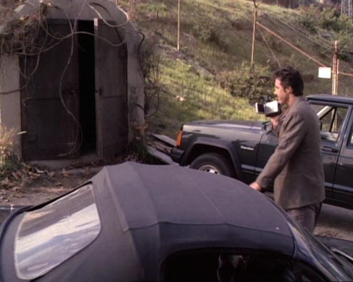 Charmed-Online-dot-net_119OutOfSight1940.jpg Charmed-Online-dot-net_119OutOfSight1940.jpg