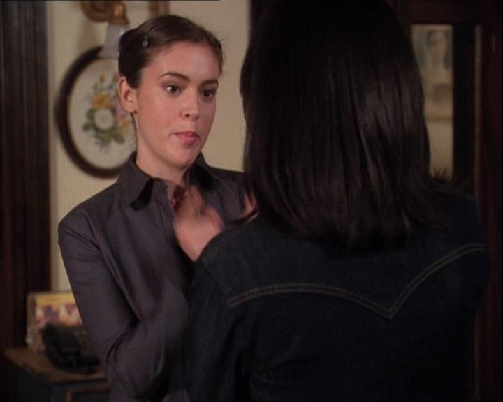 Charmed-Online-dot-net_121LoveHurts0157.jpg Charmed-Online-dot-net_121LoveHurts0157.jpg