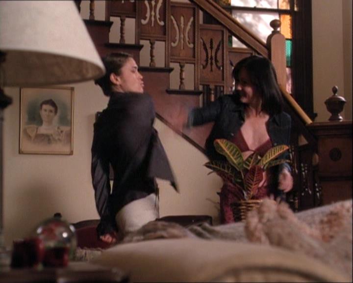 Charmed-Online-dot-net_121LoveHurts0168.jpg Charmed-Online-dot-net_121LoveHurts0168.jpg