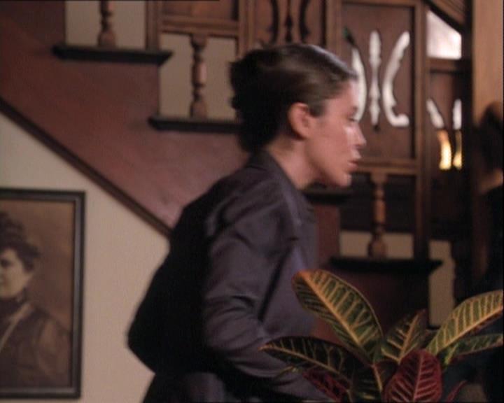 Charmed-Online-dot-net_121LoveHurts0171.jpg Charmed-Online-dot-net_121LoveHurts0171.jpg