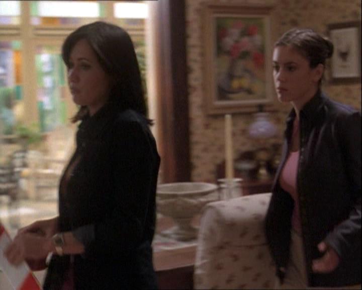 Charmed-Online-dot-net_121LoveHurts0175.jpg Charmed-Online-dot-net_121LoveHurts0175.jpg