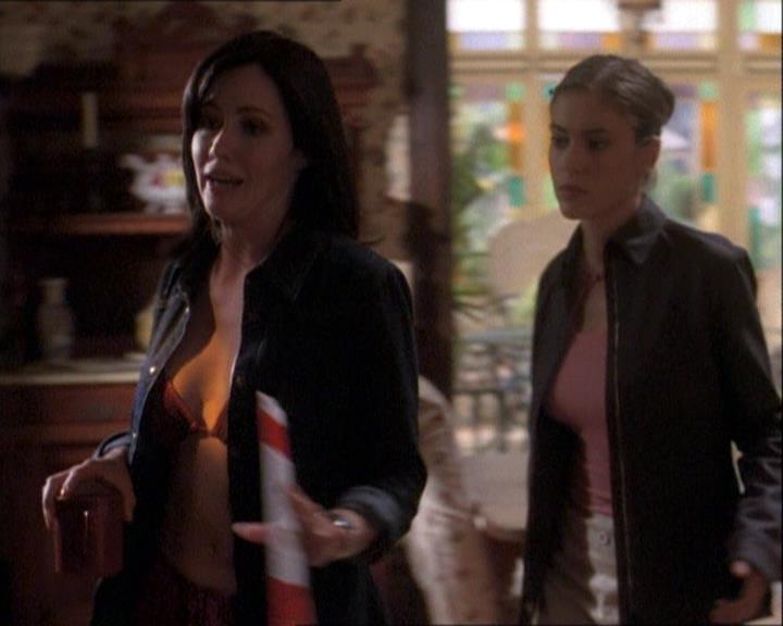 Charmed-Online-dot-net_121LoveHurts0176.jpg Charmed-Online-dot-net_121LoveHurts0176.jpg