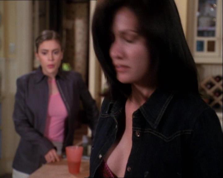 Charmed-Online-dot-net_121LoveHurts0183.jpg Charmed-Online-dot-net_121LoveHurts0183.jpg