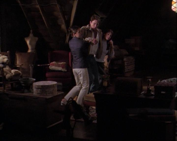 Charmed-Online-dot-net_121LoveHurts0339.jpg Charmed-Online-dot-net_121LoveHurts0339.jpg