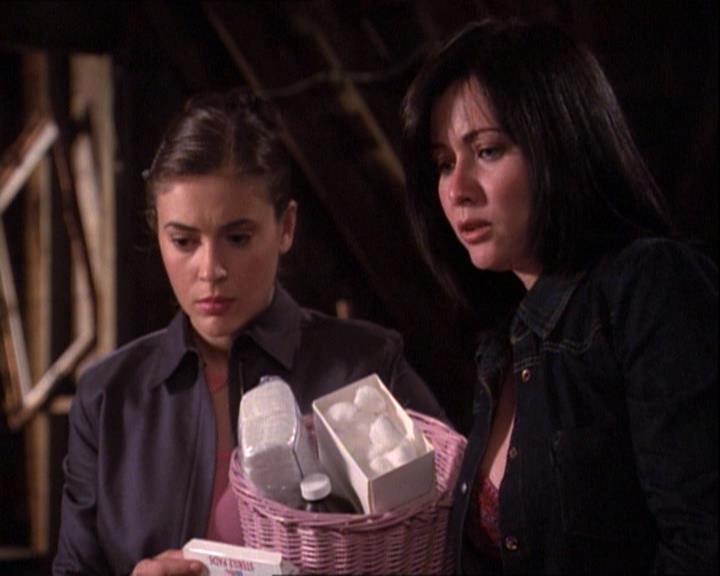 Charmed-Online-dot-net_121LoveHurts0405.jpg Charmed-Online-dot-net_121LoveHurts0405.jpg