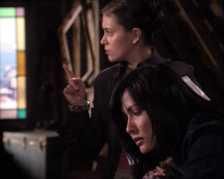 Charmed-Online-dot-net_121LoveHurts0428.jpg Charmed-Online-dot-net_121LoveHurts0428.jpg