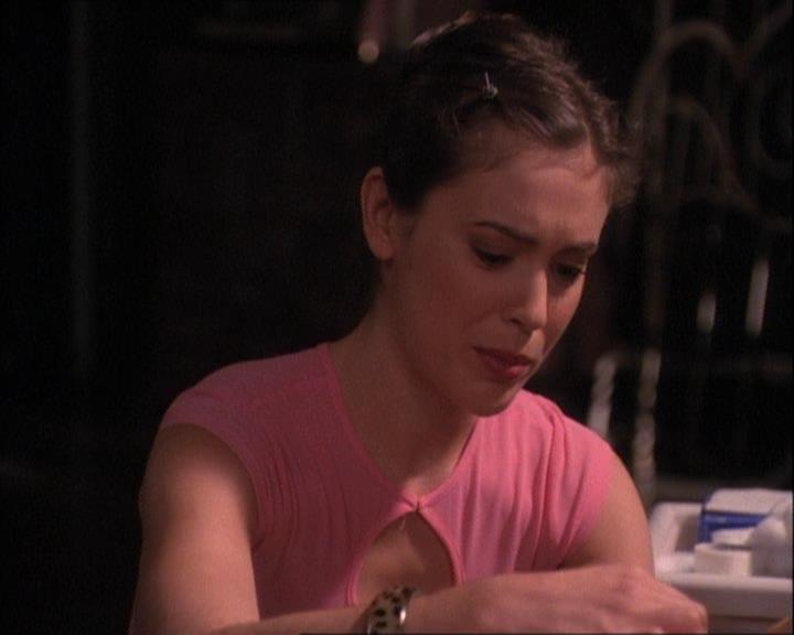 Charmed-Online-dot-net_121LoveHurts0699.jpg Charmed-Online-dot-net_121LoveHurts0699.jpg