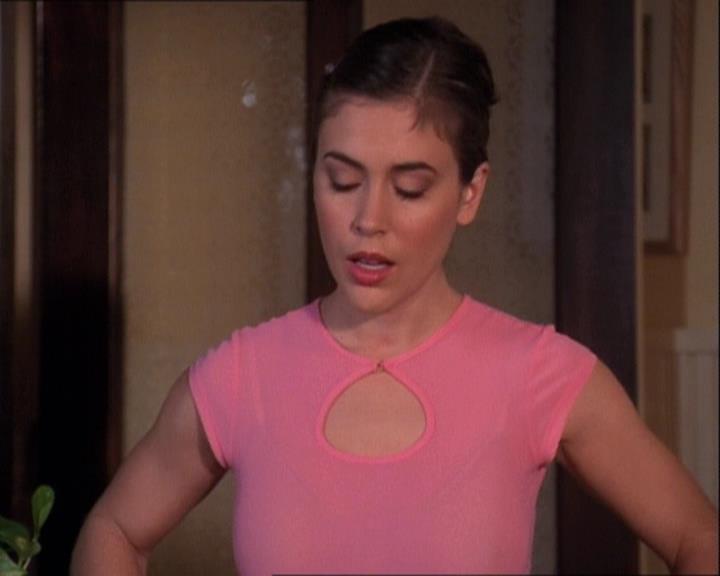 Charmed-Online-dot-net_121LoveHurts0808.jpg