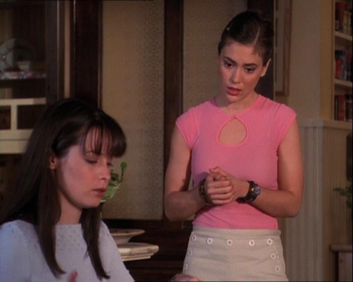 Charmed-Online-dot-net_121LoveHurts0818.jpg Charmed-Online-dot-net_121LoveHurts0818.jpg