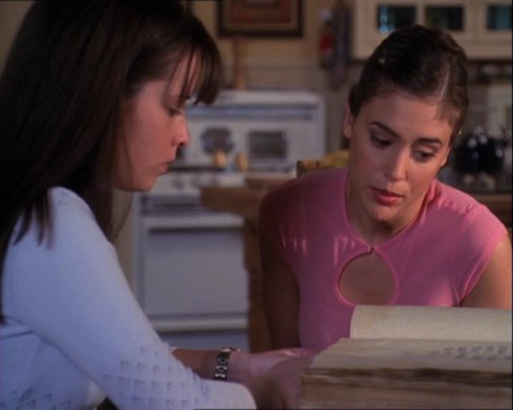 Charmed-Online-dot-net_121LoveHurts0846.jpg Charmed-Online-dot-net_121LoveHurts0846.jpg