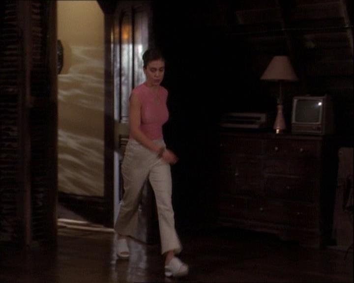 Charmed-Online-dot-net_121LoveHurts1001.jpg Charmed-Online-dot-net_121LoveHurts1001.jpg