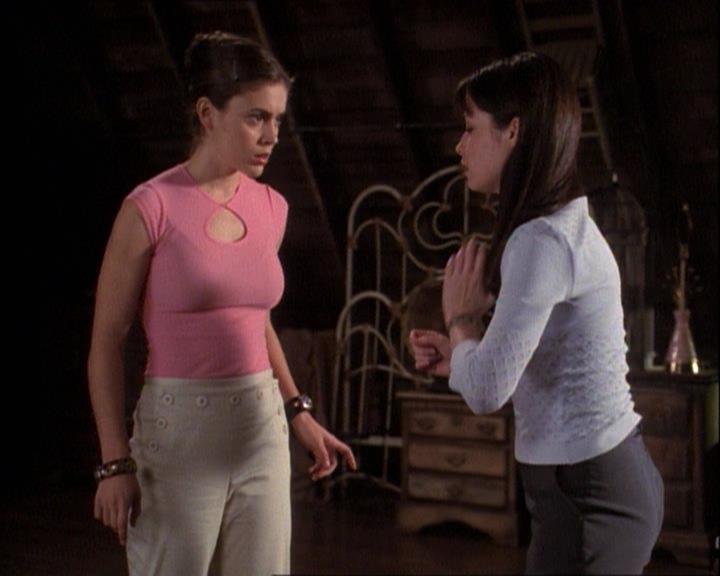Charmed-Online-dot-net_121LoveHurts1012.jpg
