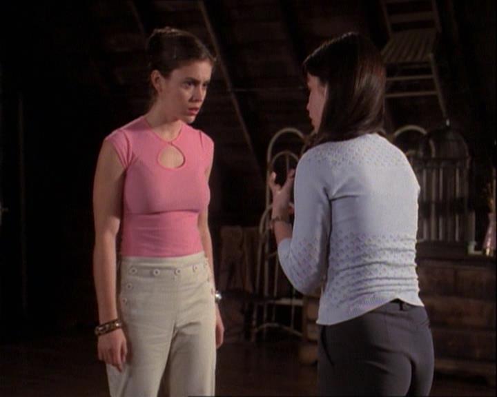 Charmed-Online-dot-net_121LoveHurts1013.jpg Charmed-Online-dot-net_121LoveHurts1013.jpg