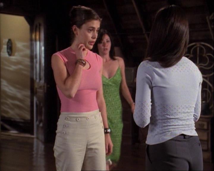 Charmed-Online-dot-net_121LoveHurts1022.jpg
