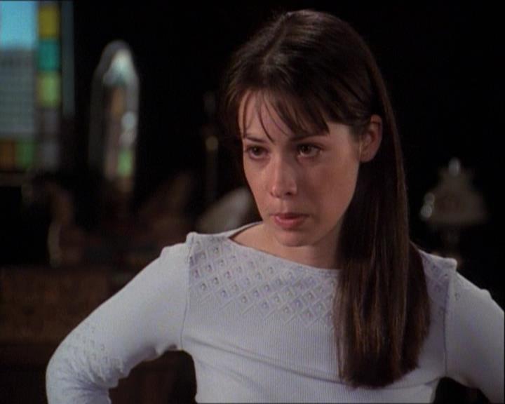 Charmed-Online-dot-net_121LoveHurts1039.jpg Charmed-Online-dot-net_121LoveHurts1039.jpg