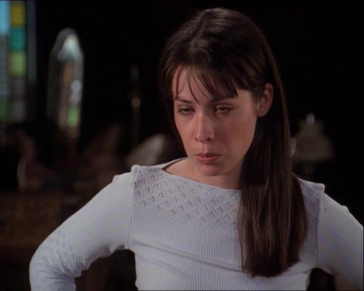 Charmed-Online-dot-net_121LoveHurts1041.jpg