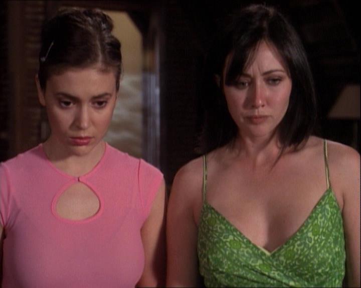 Charmed-Online-dot-net_121LoveHurts1051.jpg Charmed-Online-dot-net_121LoveHurts1051.jpg