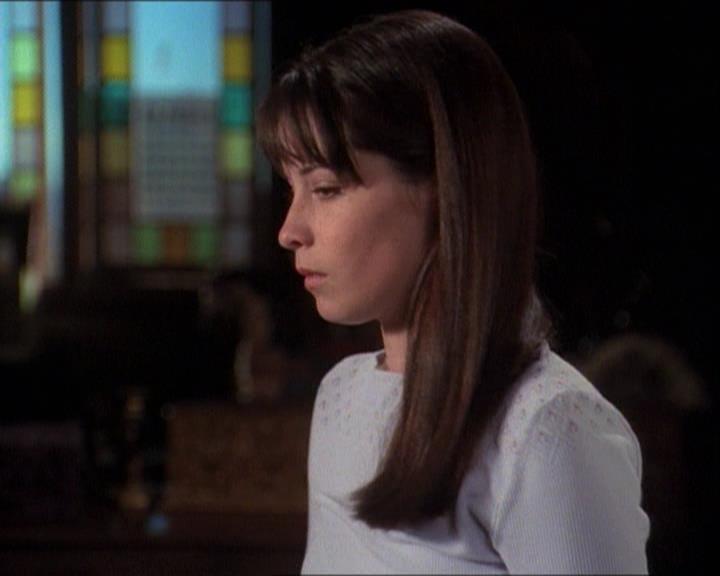 Charmed-Online-dot-net_121LoveHurts1066.jpg