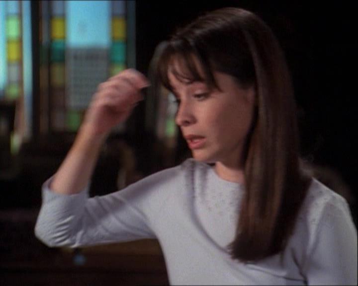 Charmed-Online-dot-net_121LoveHurts1067.jpg