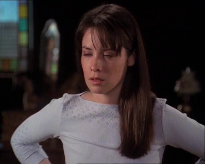 Charmed-Online-dot-net_121LoveHurts1094.jpg