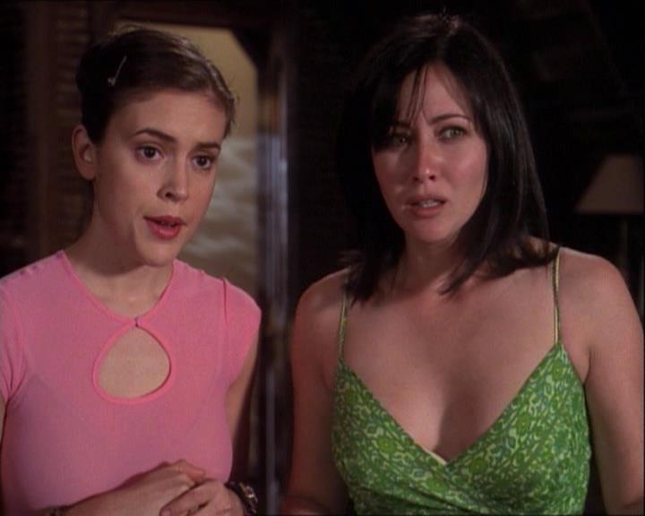 Charmed-Online-dot-net_121LoveHurts1103.jpg