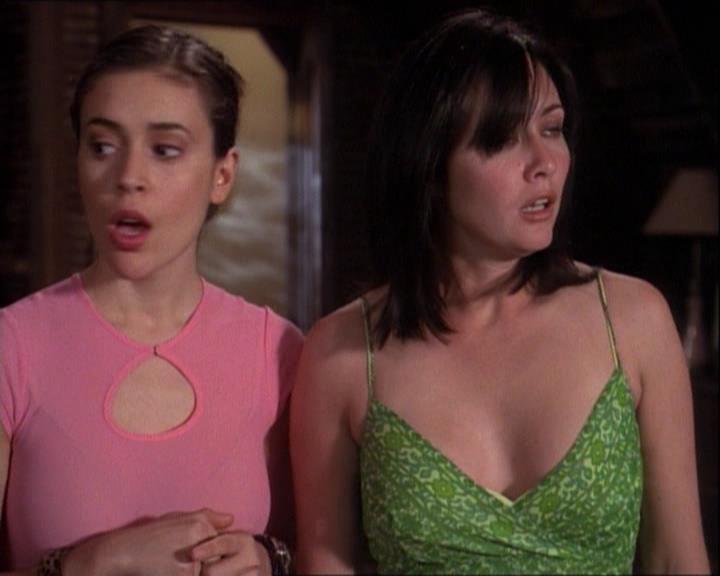 Charmed-Online-dot-net_121LoveHurts1108.jpg