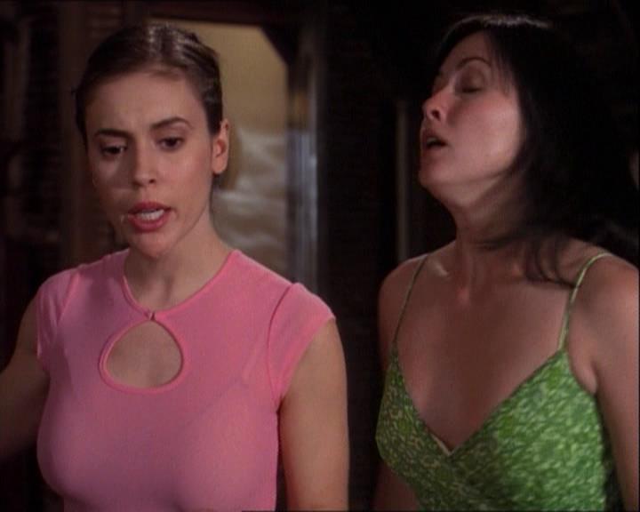Charmed-Online-dot-net_121LoveHurts1109.jpg
