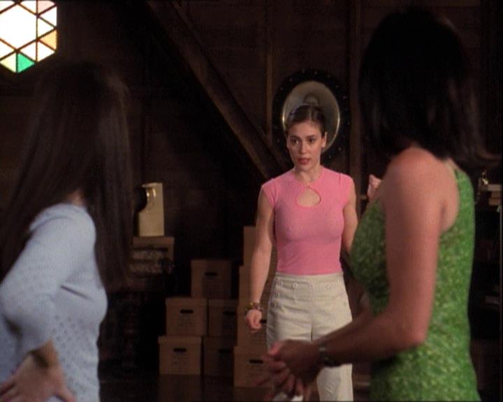Charmed-Online-dot-net_121LoveHurts1140.jpg