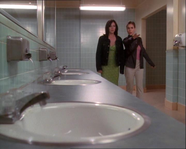 Charmed-Online-dot-net_121LoveHurts1402.jpg Charmed-Online-dot-net_121LoveHurts1402.jpg