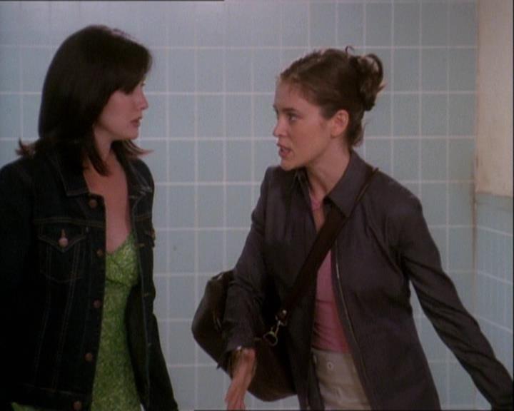Charmed-Online-dot-net_121LoveHurts1416.jpg Charmed-Online-dot-net_121LoveHurts1416.jpg