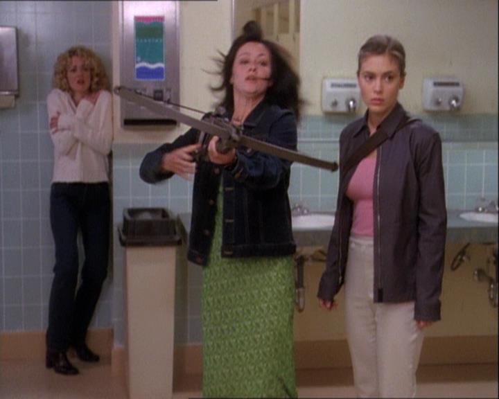 Charmed-Online-dot-net_121LoveHurts1419.jpg Charmed-Online-dot-net_121LoveHurts1419.jpg